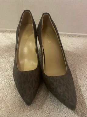 Michael Kors Brown Logo Pointed-Toe Pumps